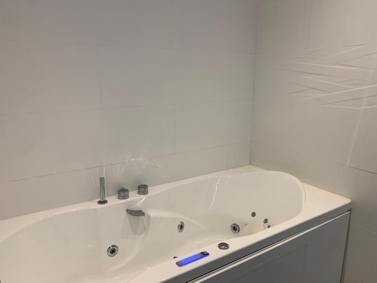 ル・ヴァル・サン・ジェルマン Charme Moderne Bed & Breakfast エクステリア 写真