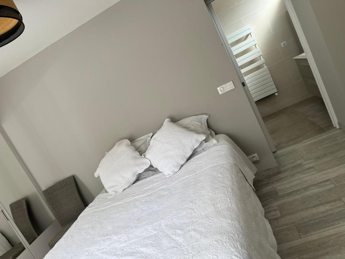 ル・ヴァル・サン・ジェルマン Charme Moderne Bed & Breakfast エクステリア 写真